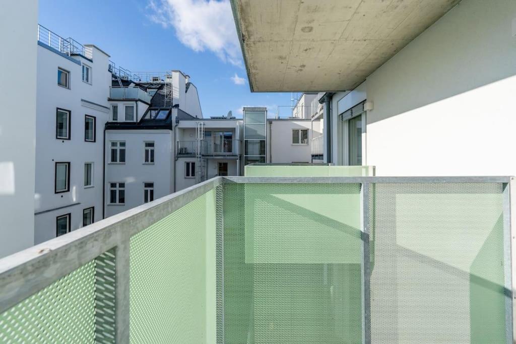 Hm • Sleek 1Br Home With Balcony Viena Exterior foto